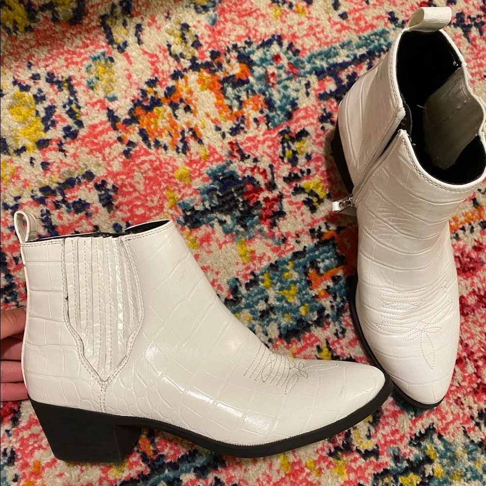 Sam Edelman Western Style White Booties
